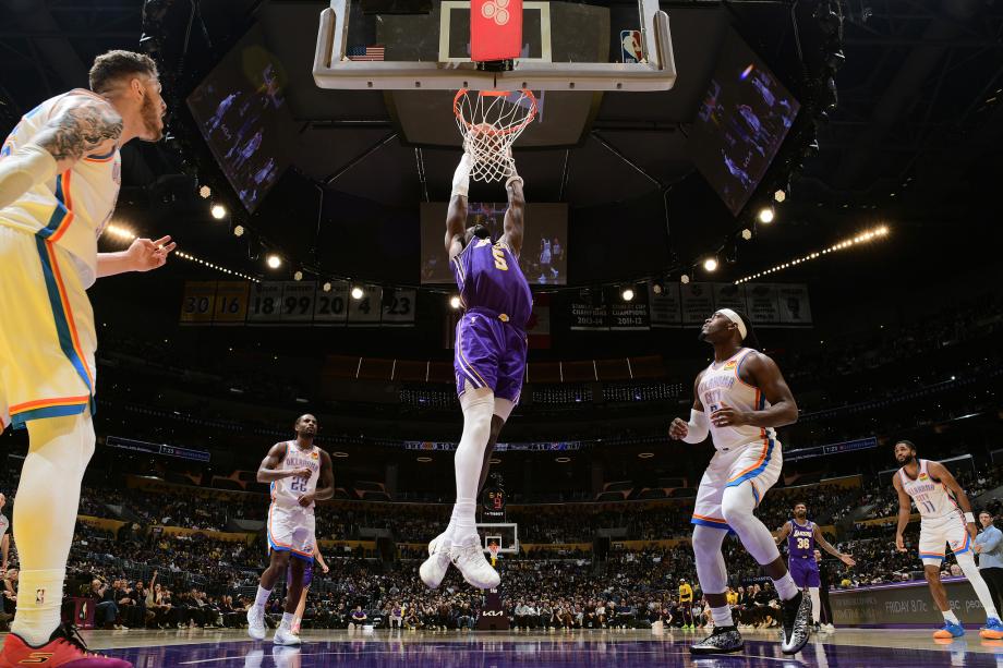 詹姆斯空砍22+6+10杰威23分 湖人主场憾负雷霆