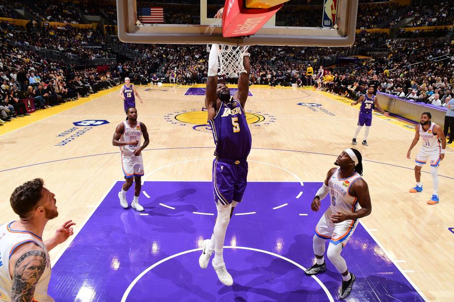 詹姆斯空砍22+6+10杰威23分 湖人主场憾负雷霆