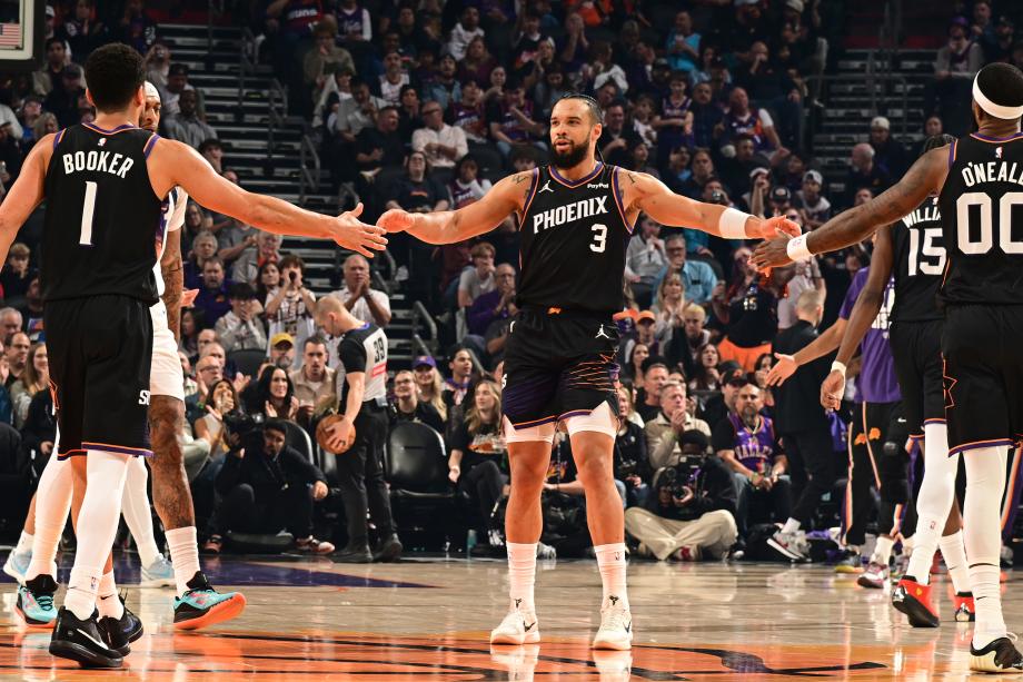 狄龙23分弗拉格27+5 太阳主场送独行侠8连败