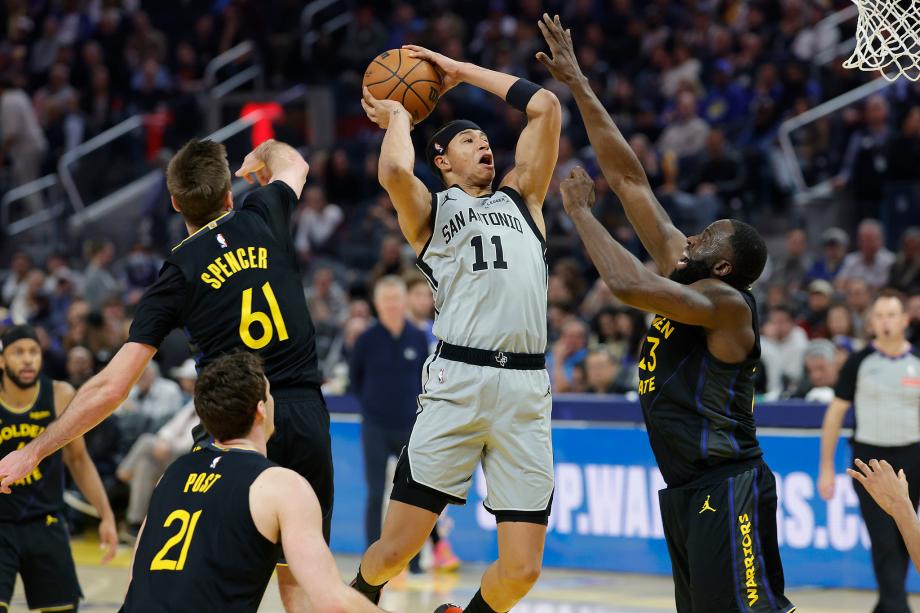 文班亚马26+9福克斯27+8 马刺力克勇士六连胜