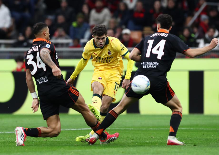 意甲-迈尼昂送礼莱奥破门 米兰1-1战平科莫