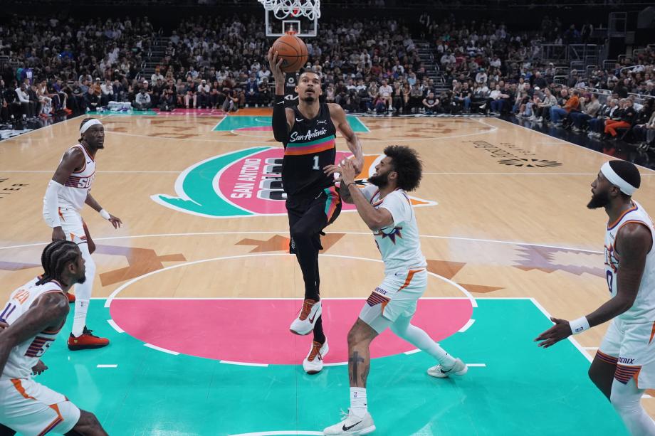 文班亚马17+11格林26分 马刺轻取太阳迎来7连胜