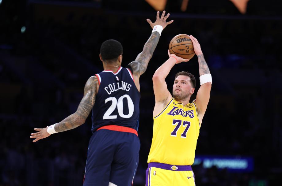 东契奇38+11莱昂纳德31分伤退 湖人险胜快船