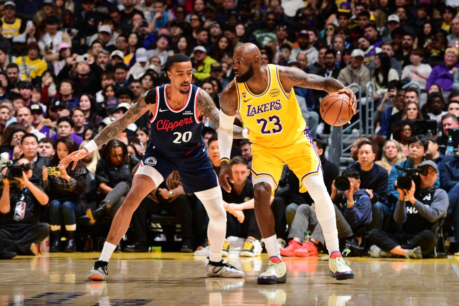 东契奇38+11莱昂纳德31分伤退 湖人险胜快船