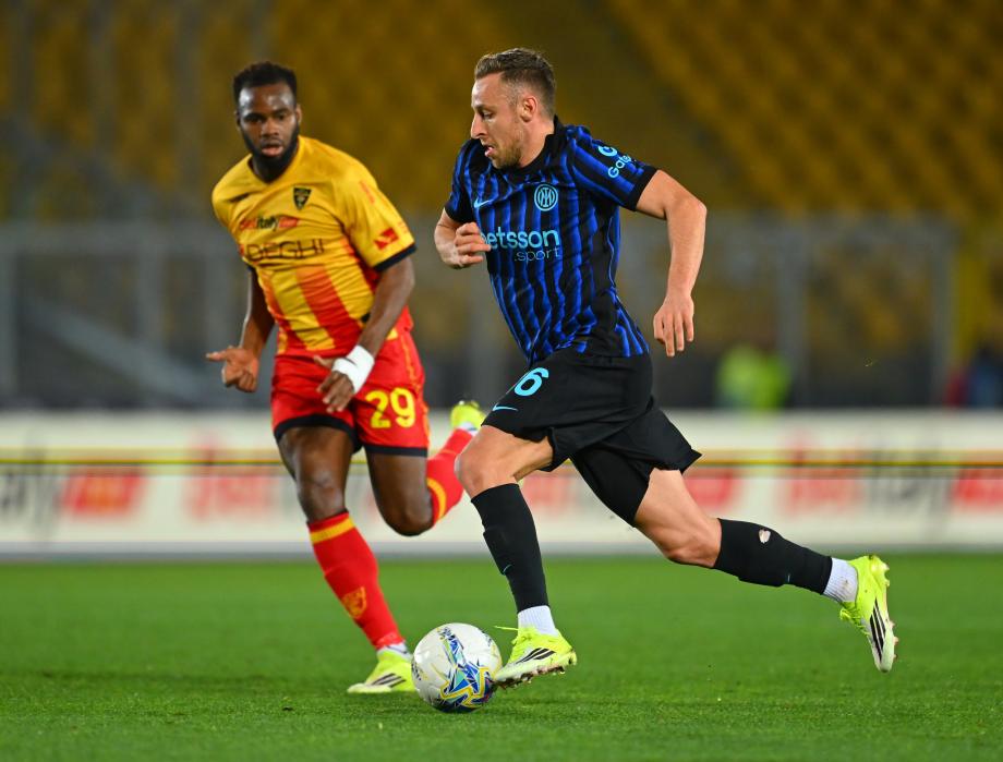 姆希塔良阿坎吉破门 国米2-0莱切豪取7连胜