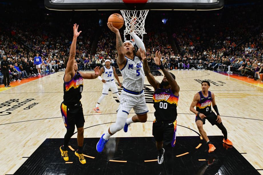 杰伦·格林1.1秒三分压哨绝杀 太阳双加时险胜魔术