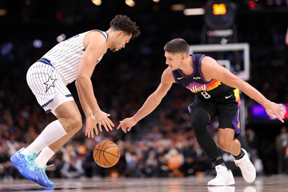 杰伦·格林1.1秒三分压哨绝杀 太阳双加时险胜魔术