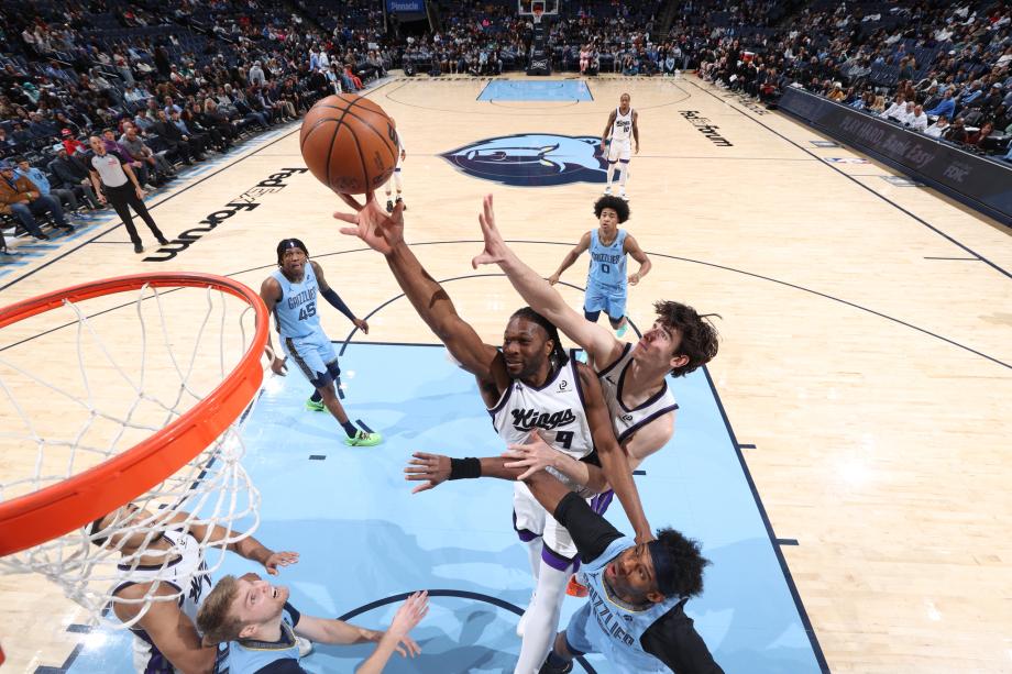 威斯布鲁克25分斯莫尔21分 国王险胜灰熊