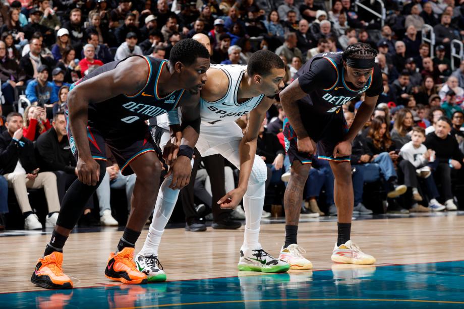 [图]文班亚马21+17杜伦25+14 马刺打败活塞9连胜体育录像/图片