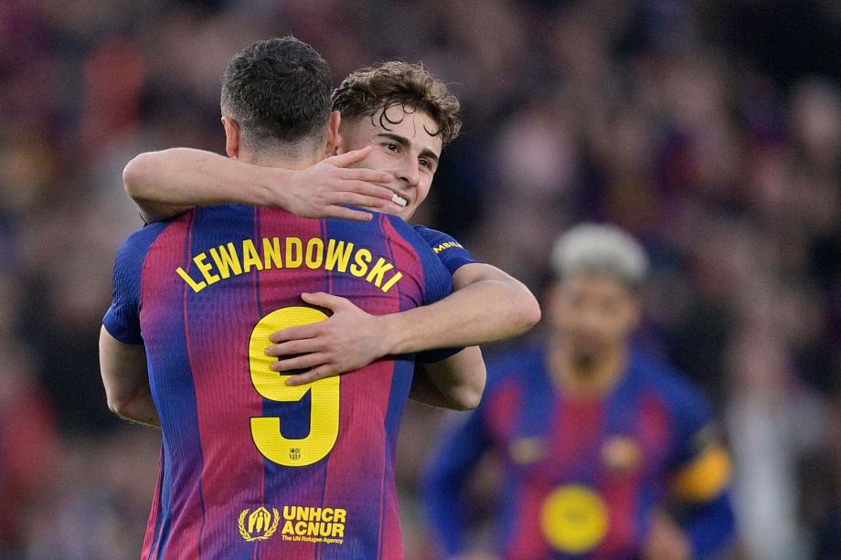 亚马尔戴帽莱万破门 巴萨4-1比利亚雷亚尔