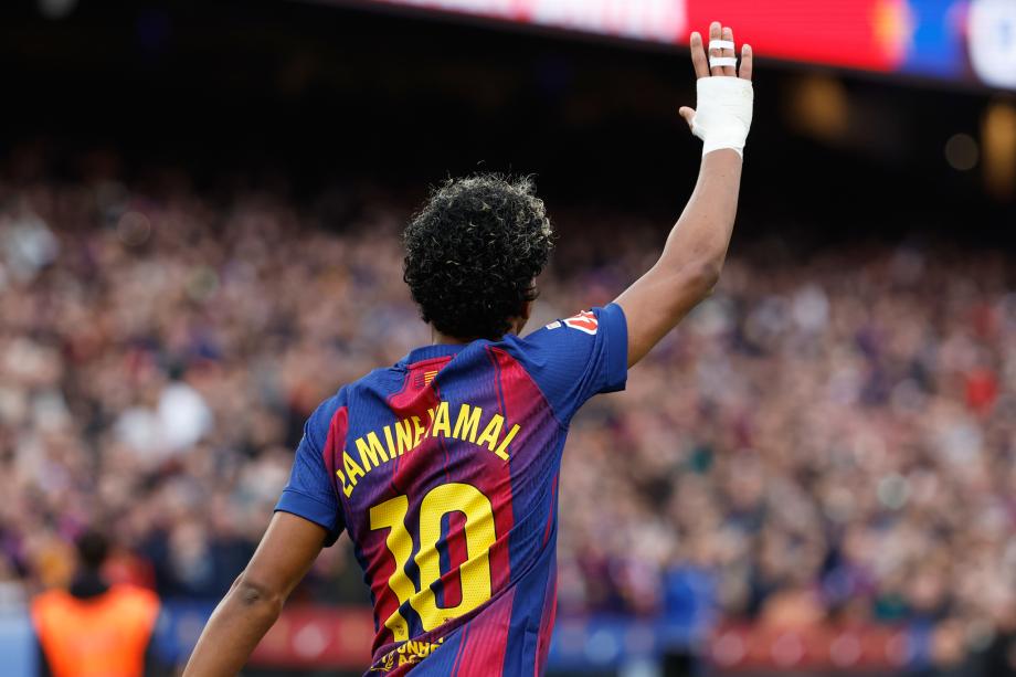 亚马尔戴帽莱万破门 巴萨4-1比利亚雷亚尔