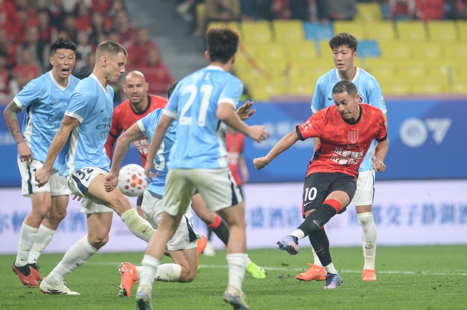 中超揭幕战 成都蓉城主场5-1大胜深圳新鹏城