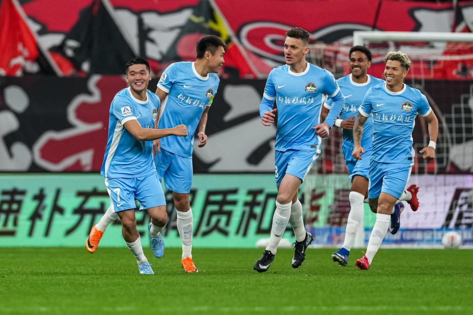 [图]钟义浩进球迈达纳破门 河南队战胜上海海港线上股票配资门户