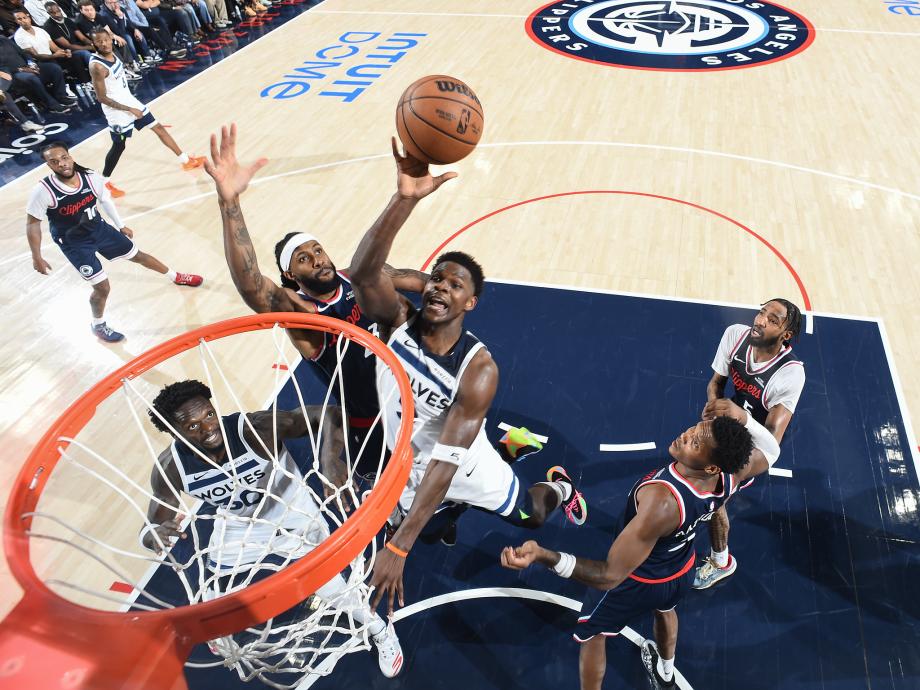 莱昂纳德45分力压爱德华兹36分 快船主场大胜森林狼