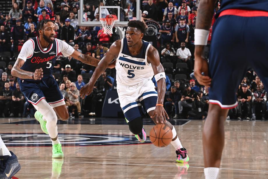 莱昂纳德45分力压爱德华兹36分 快船主场大胜森林狼