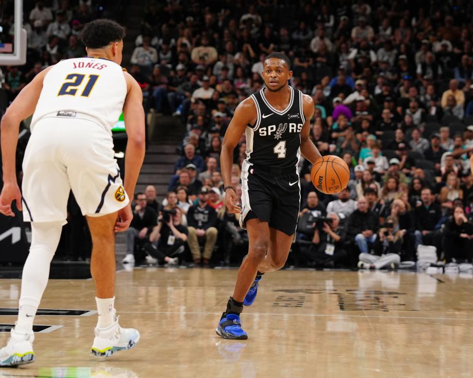 约基奇31+20+12穆雷39分 掘金客场20分逆转马刺