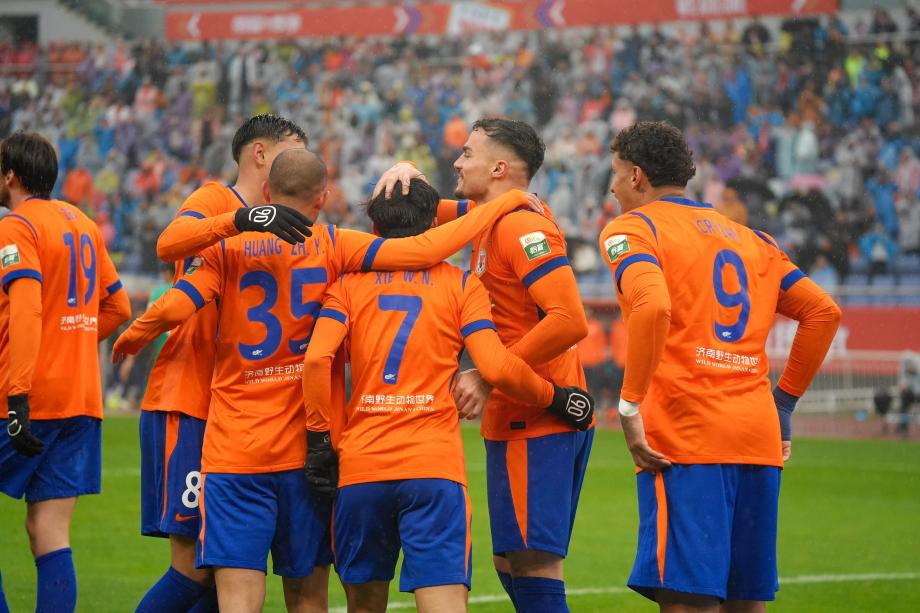 [图]谢文能克雷桑破门 山东泰山战胜北京国安最专业的配资公司