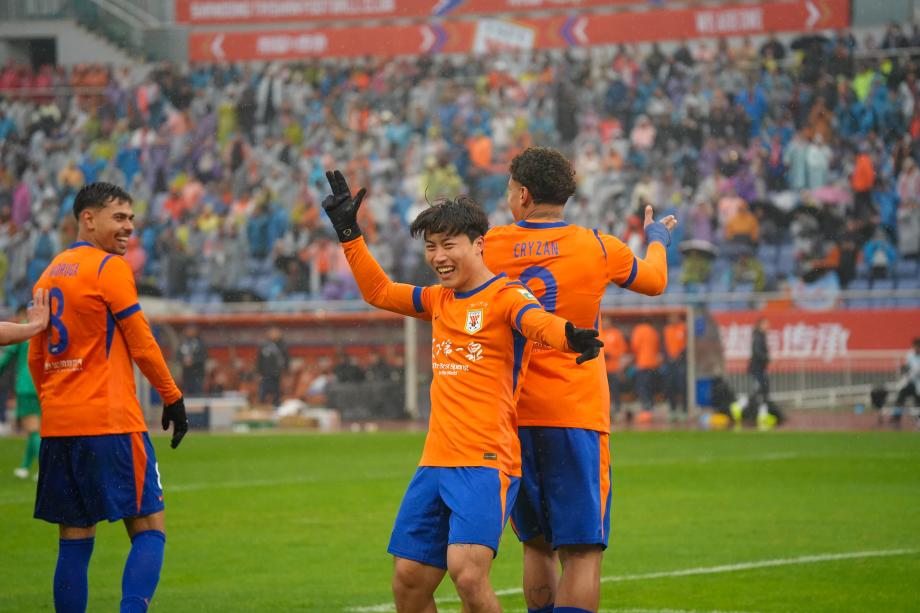 谢文能克雷桑破门 山东泰山战胜北京国安