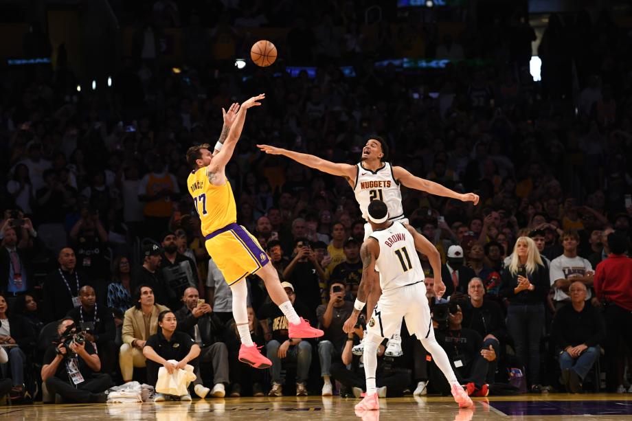 东契奇30+11+13准绝杀 湖人加时险胜掘金迎5连胜