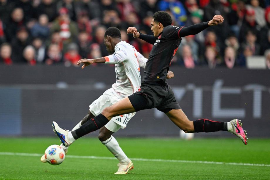 德甲-迪亚斯破门 拜仁两人被罚下1-1平勒沃库森