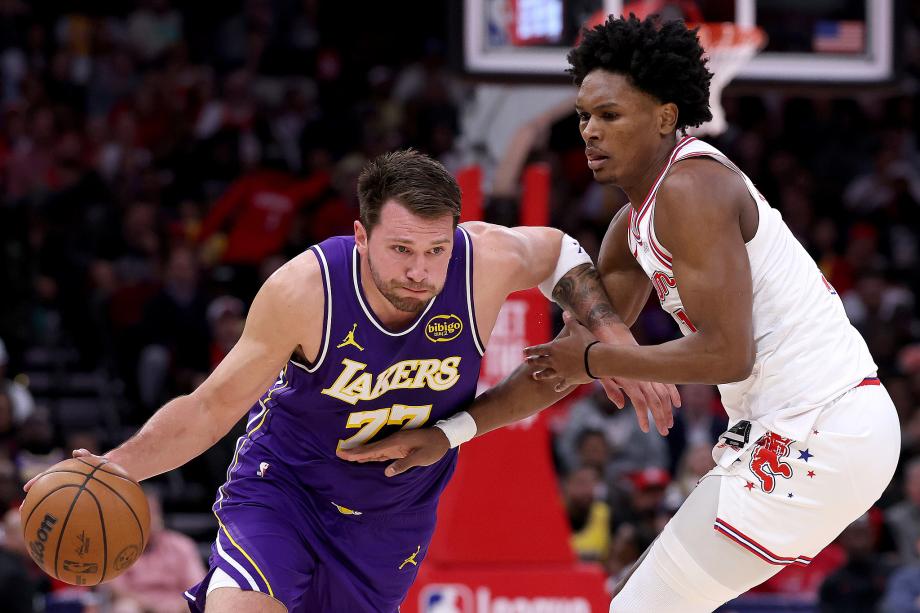 东契奇40+9+10詹姆斯30分 湖人胜火箭获七连胜