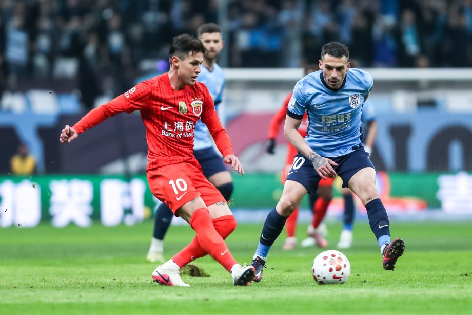 马莱莱助攻阿奇姆彭建功 大连英博1-0上海海港