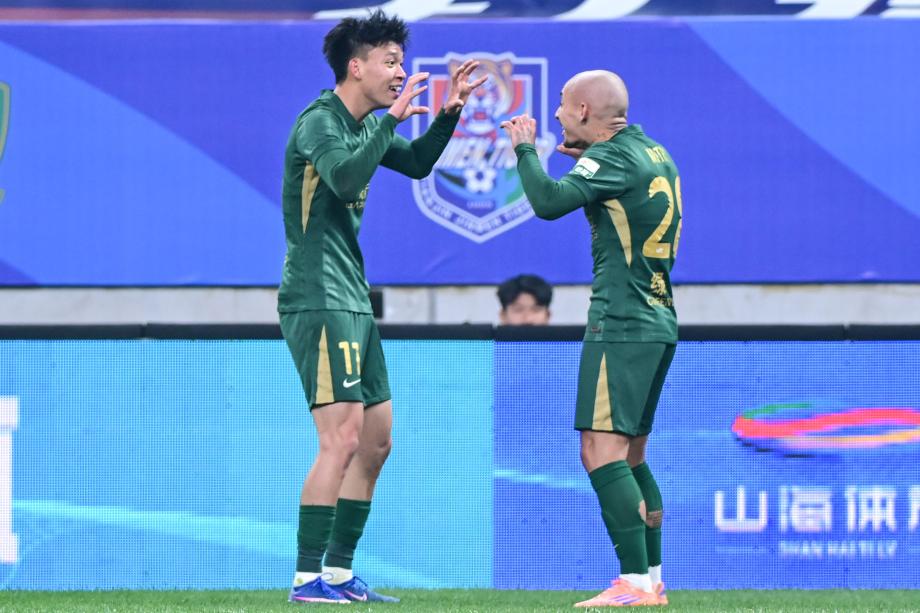 王钰栋梅开二度 浙江队4-1逆转战胜青岛海牛