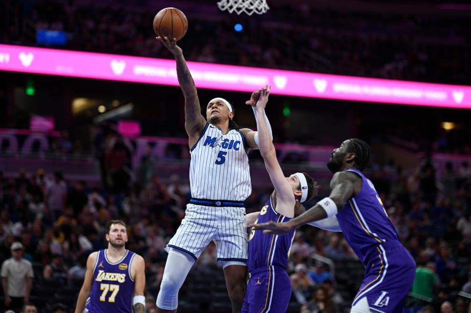 肯纳德三分准绝杀詹姆斯里程碑 湖人险胜魔术