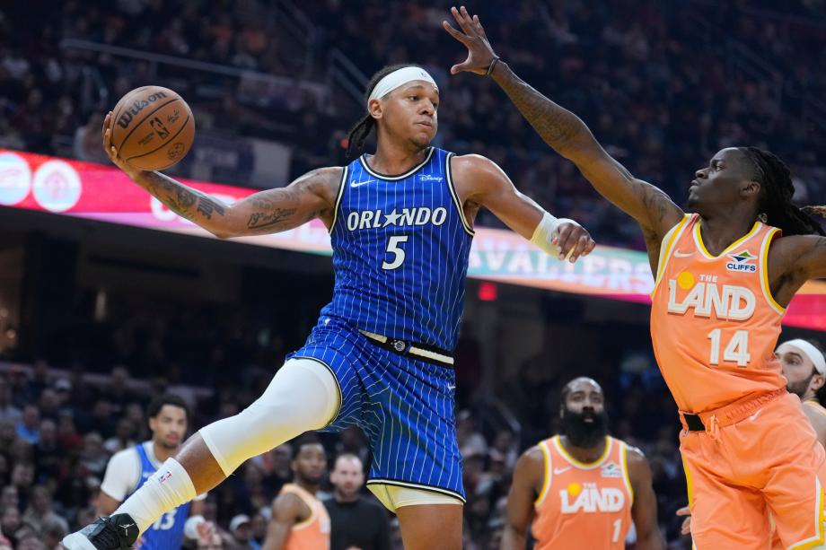 米切尔42分班凯罗36+6 骑士力克魔术4连胜