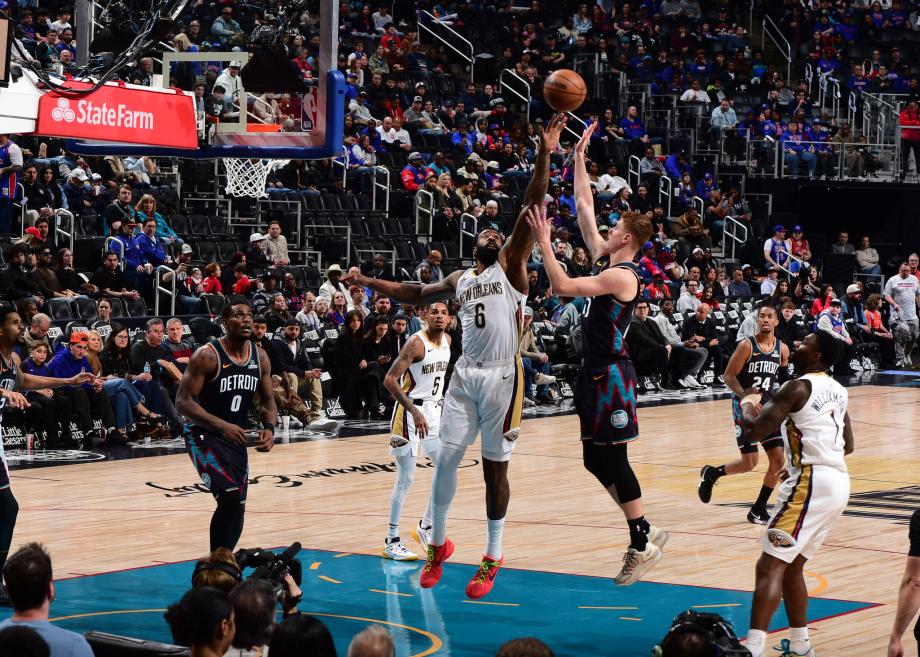 杜伦30+10+7锡安21分 活塞主场轻取鹈鹕