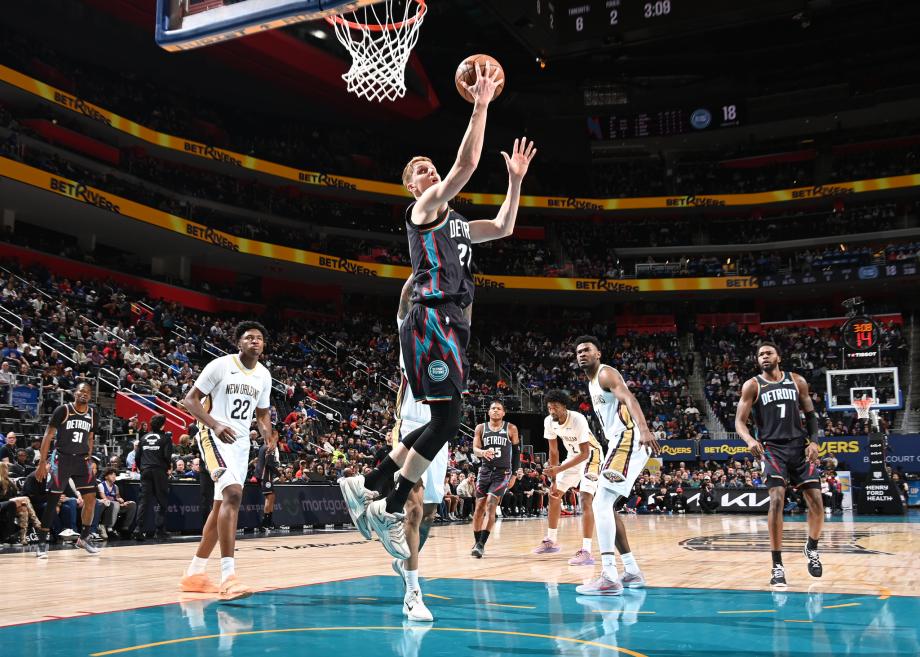 杜伦30+10+7锡安21分 活塞主场轻取鹈鹕