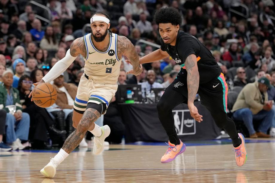 文班亚马23+15 马刺七人上双客场32分大胜雄鹿