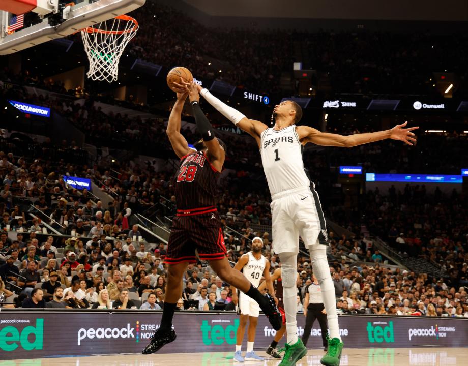 文班亚马砍下41+16+4+3 马刺轻取公牛豪取9连胜