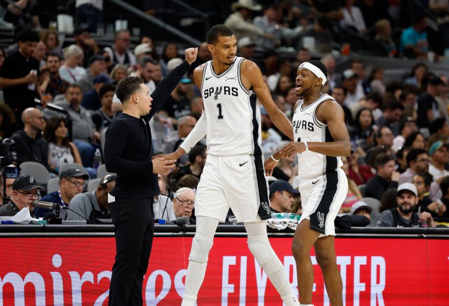 文班亚马砍下41+16+4+3 马刺轻取公牛豪取9连胜