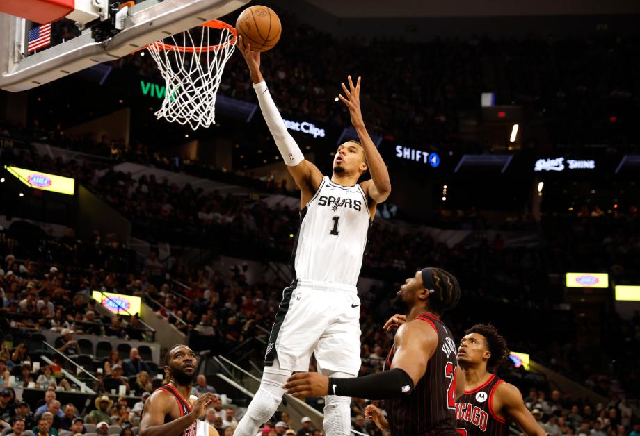 文班亚马砍下41+16+4+3 马刺轻取公牛豪取9连胜