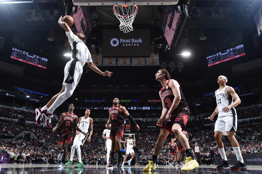 文班亚马砍下41+16+4+3 马刺轻取公牛豪取9连胜