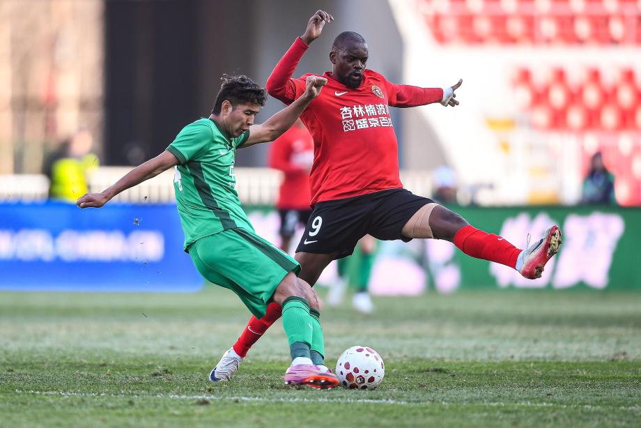 姆本扎传射建功 辽宁铁人主场击败北京国安