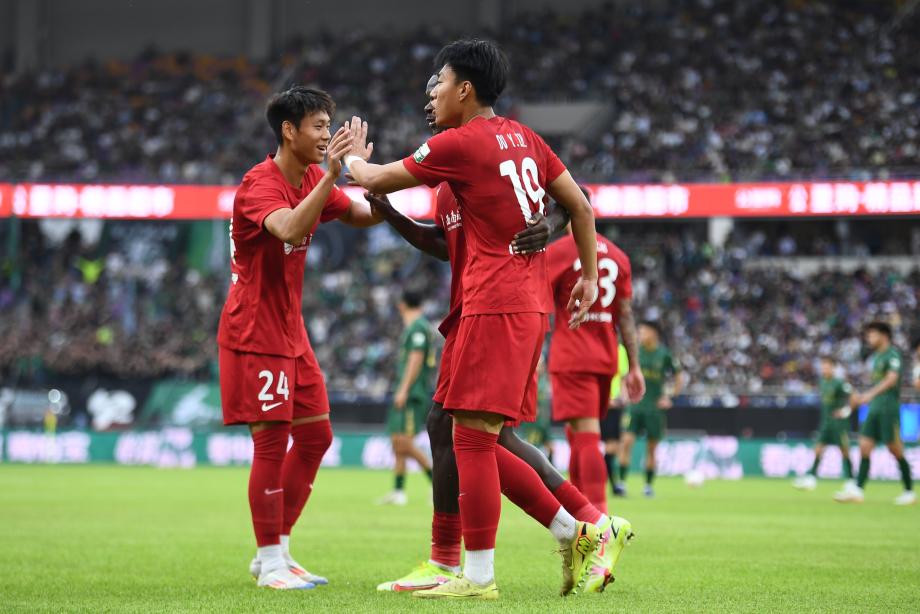 [图]中超-王钰栋失单刀杜月徵制胜球 铜梁龙1-0浙江星空app下载