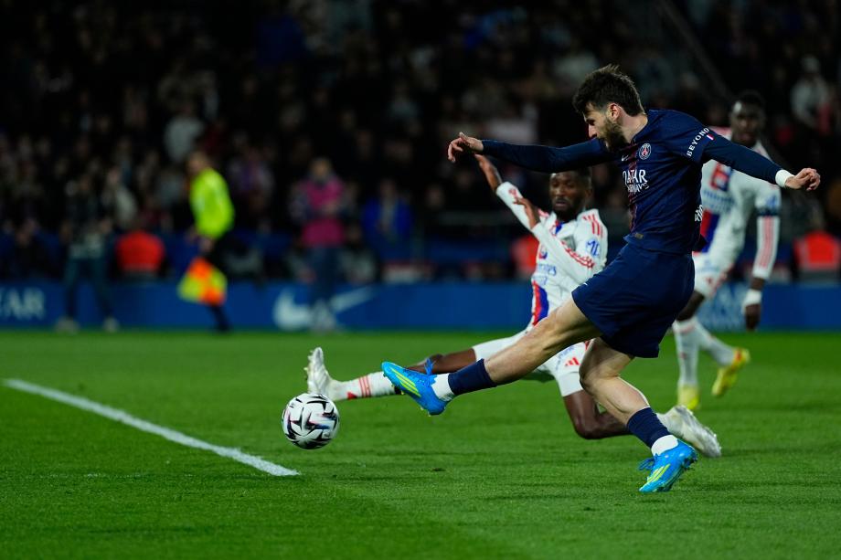 恩德里克传射G·拉莫斯失点 大巴黎1-2里昂