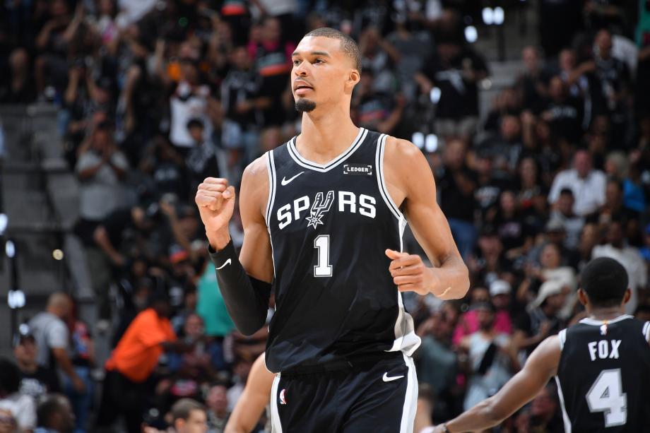文班亚马28+10马刺大胜雷霆 NBA西决拖入抢七