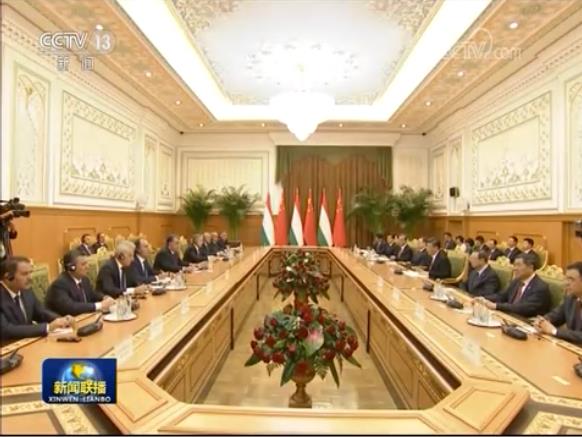 习近平同塔吉克斯坦总统会谈