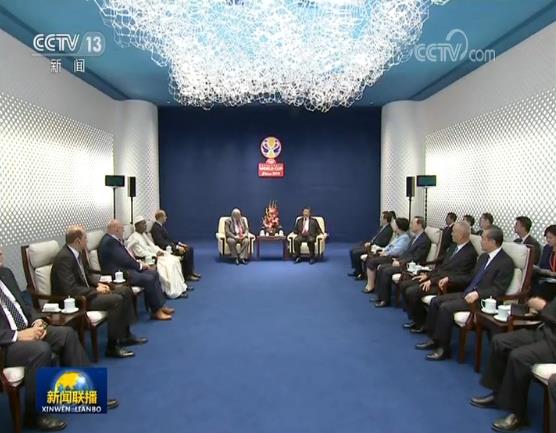 习近平会见国际篮联主席