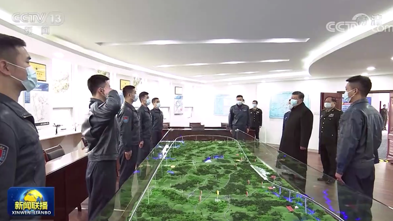 习近平春节前夕视察看望空军航空兵某师 向全体人民解放军指战员武警部队官兵军队文职人员民兵预备役人员致以新春祝福