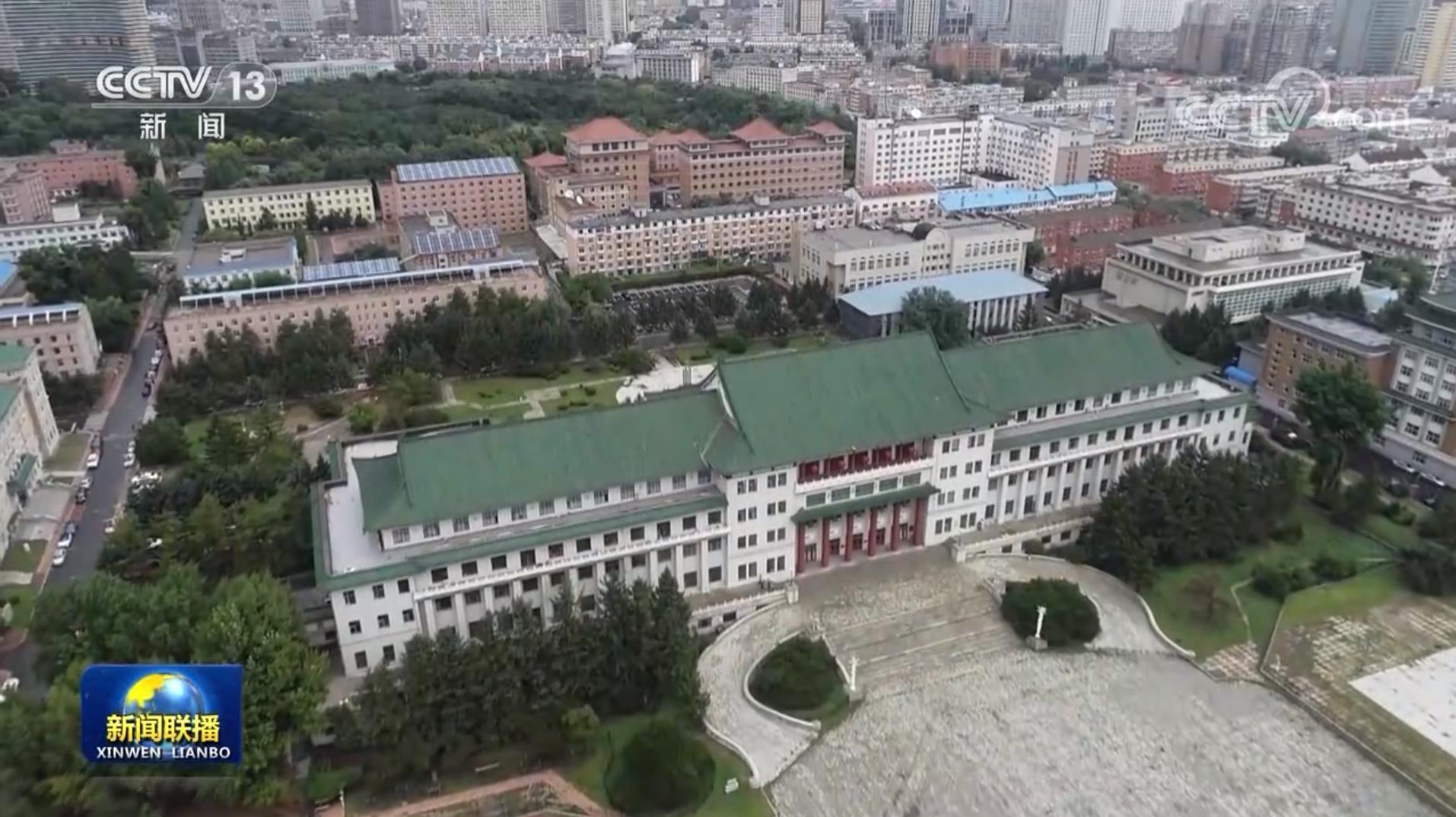 为学为事为人相统一 当好学生成长的引路人——习近平总书记给全国高校黄大年式教师团队代表的回信激励广大教师为民族复兴贡献力量