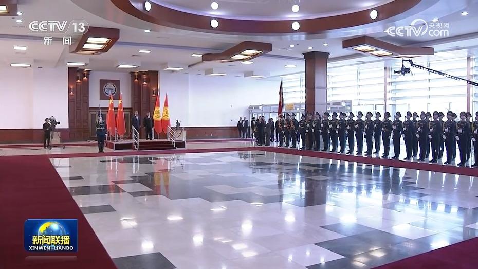 李强抵达比什凯克出席上海合作组织成员国政府首脑（总理）理事会第二十二次会议并对吉尔吉斯斯坦进行正式访问
