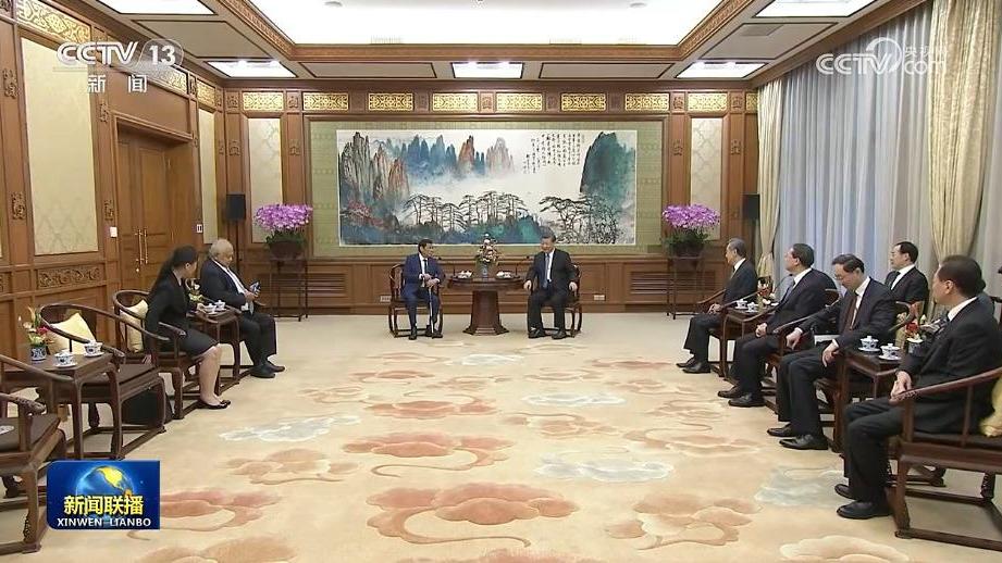 习近平会见菲律宾前总统