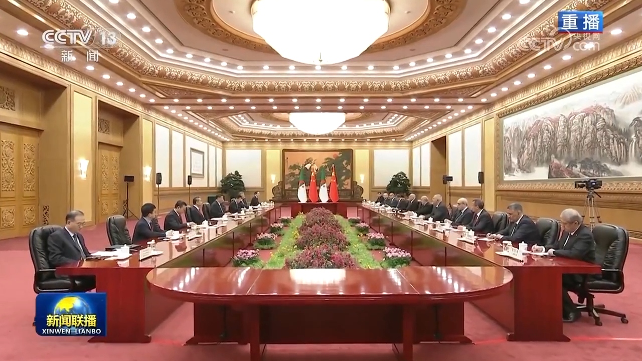 习近平同阿尔及利亚总统会谈
