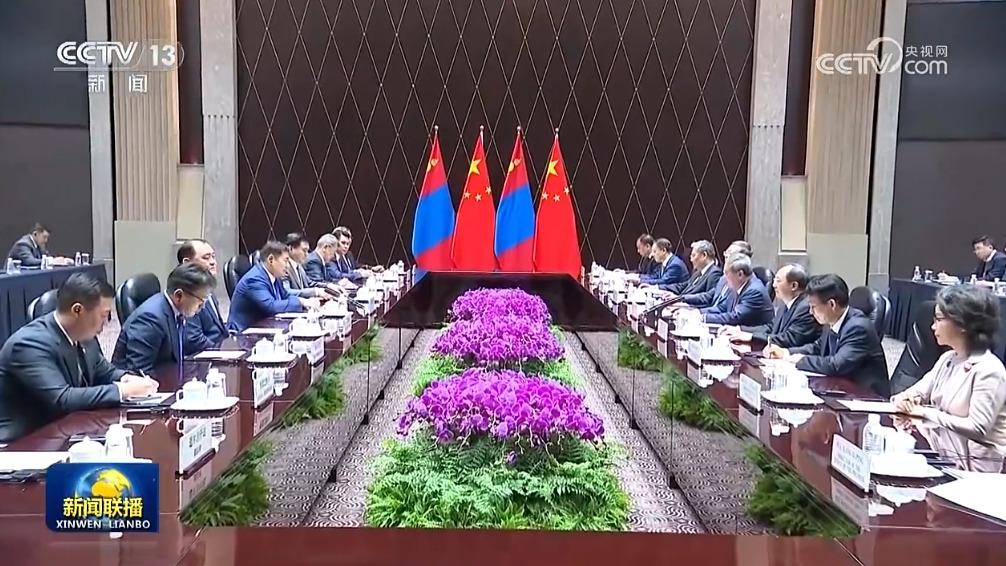 李强会见蒙古国总理