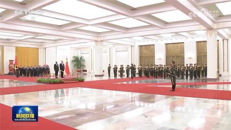 习近平举行仪式欢迎安哥拉总统访华