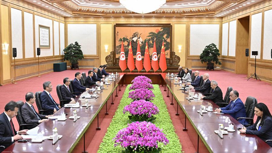 习近平同突尼斯总统会谈